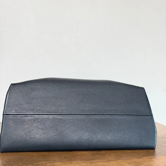 Mario Valentino Black Leather Shoulder Bag with Gold Chain - Picture 10 of 15